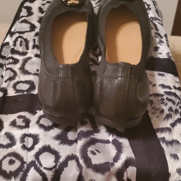 Women Designer Flats - Picture 3 of 3